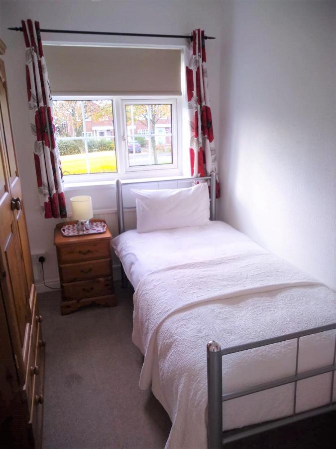 Smitten House 4 Bedroom Rhyl Esterno foto