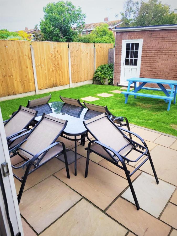 Smitten House 4 Bedroom Rhyl Esterno foto