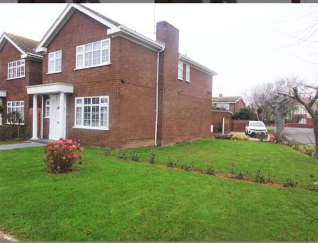 Smitten House 4 Bedroom Rhyl Esterno foto